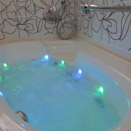 Frühstückspension Caprices De Grand Lit Double Avec Balneo Et Beau Balcon, Vue Panoramique, 300 Metres Les Bains Le Treport Petit Dejeuner Servi En En Option 3*