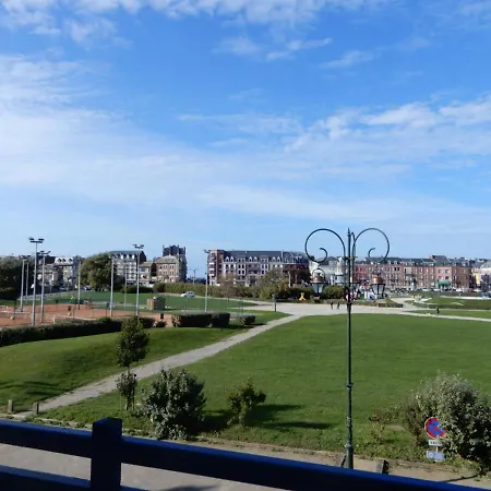 לינה וארוחת בוקר Caprices De Grand Lit Double Avec Balneo Et Beau Balcon, Vue Panoramique, 300 Metres Les Bains Le Treport Petit Dejeuner Servi En En Option מרס-לה-באן