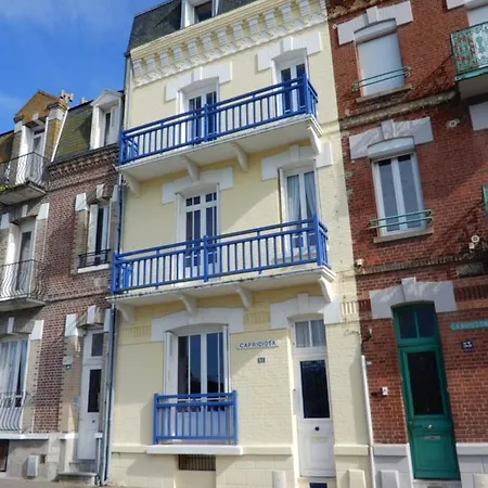 לינה וארוחת בוקר Caprices De Grand Lit Double Avec Balneo Et Beau Balcon, Vue Panoramique, 300 Metres Les Bains Le Treport Petit Dejeuner Servi En En Option מרס-לה-באן