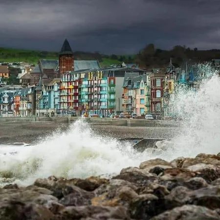 Frühstückspension Caprices De Grand Lit Double Avec Balneo Et Beau Balcon, Vue Panoramique, 300 Metres Les Bains Le Treport Petit Dejeuner Servi En En Option 3*