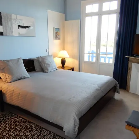 Couette-café Lit King Size Avec Balnéo Et Grand Balcon, Vue Panoramique, 300 Mètres